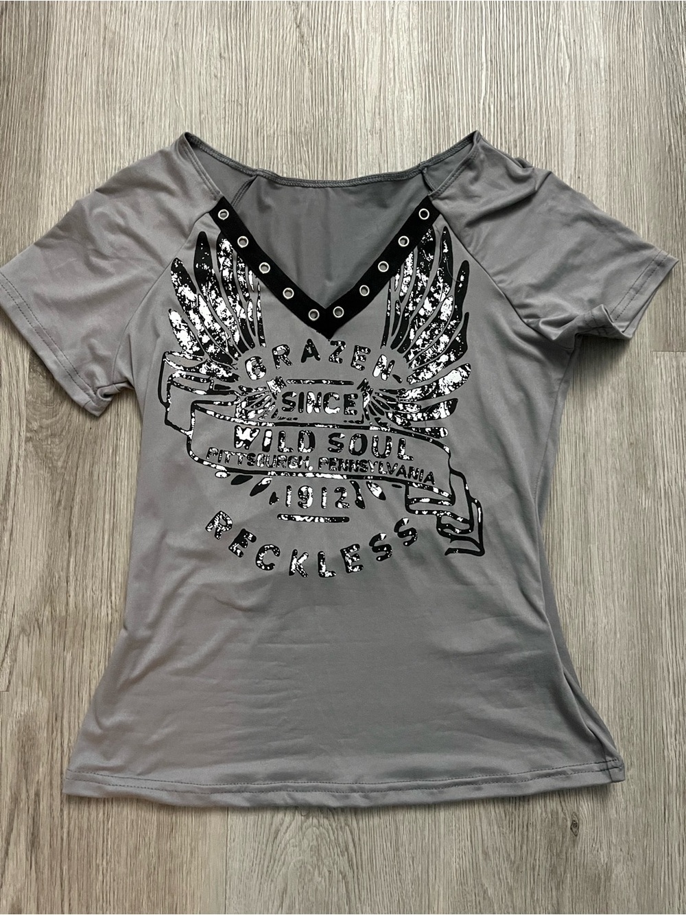 🔥283–Gray V-Neck Graphic Tee with Studded Trim